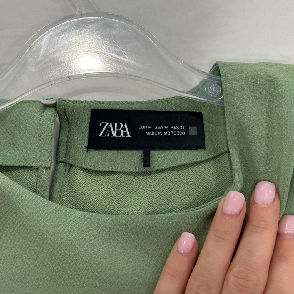 ZARA CUT OUT CREPE TOP APPLE GREEN SIZE MEDIUM - Picture 4 of 4